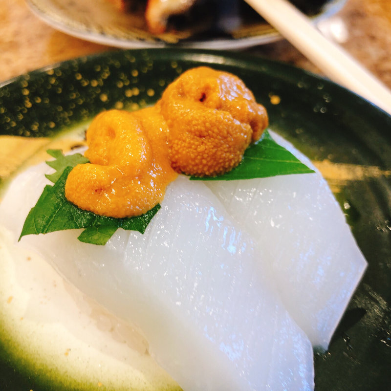 アオリうにのせ(江戸前回転寿司 弥一 堺中央環状店)