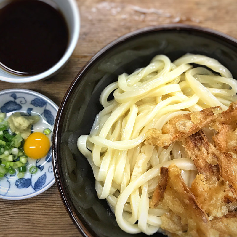 ざるうどん大盛ごぼう天入り(博多讃岐うどん 西通り大名店)