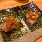 ウニ包み(朝引きムネ肉の昆布締)(焼鳥の六角堂)