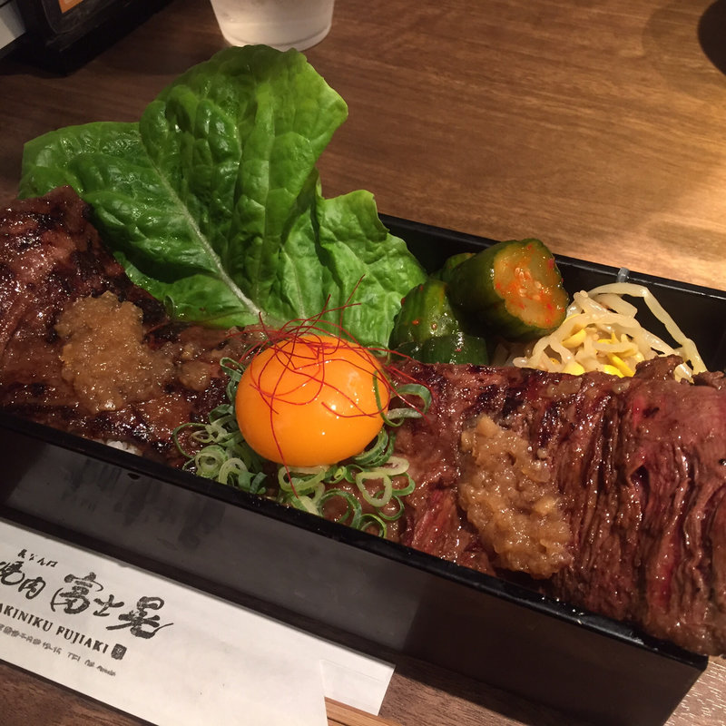 はみ出るハラミステーキ重(富士晃)