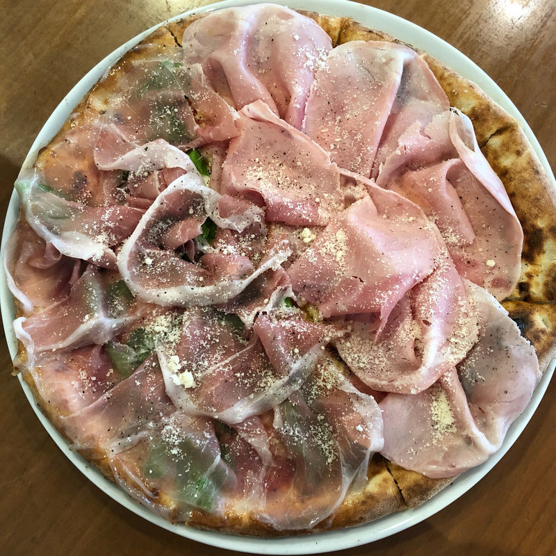 プロシュートとルッコラ プロシュートコットのhalf & half(ピッツェリア・アル・カミーノ （AL CAMINO）)