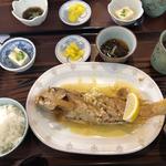 魚のバター焼き(仲泊海産物料理店 （ナカドマリカイサンブツリョウリテン）)