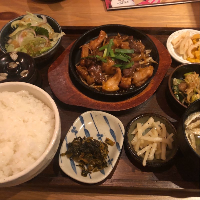 ホルモン鉄板定食(オニクダイスキ うっちゃり食堂)