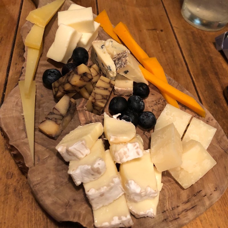 チーズ盛り合わせ(豚バルBYO-塊- 八重洲店)