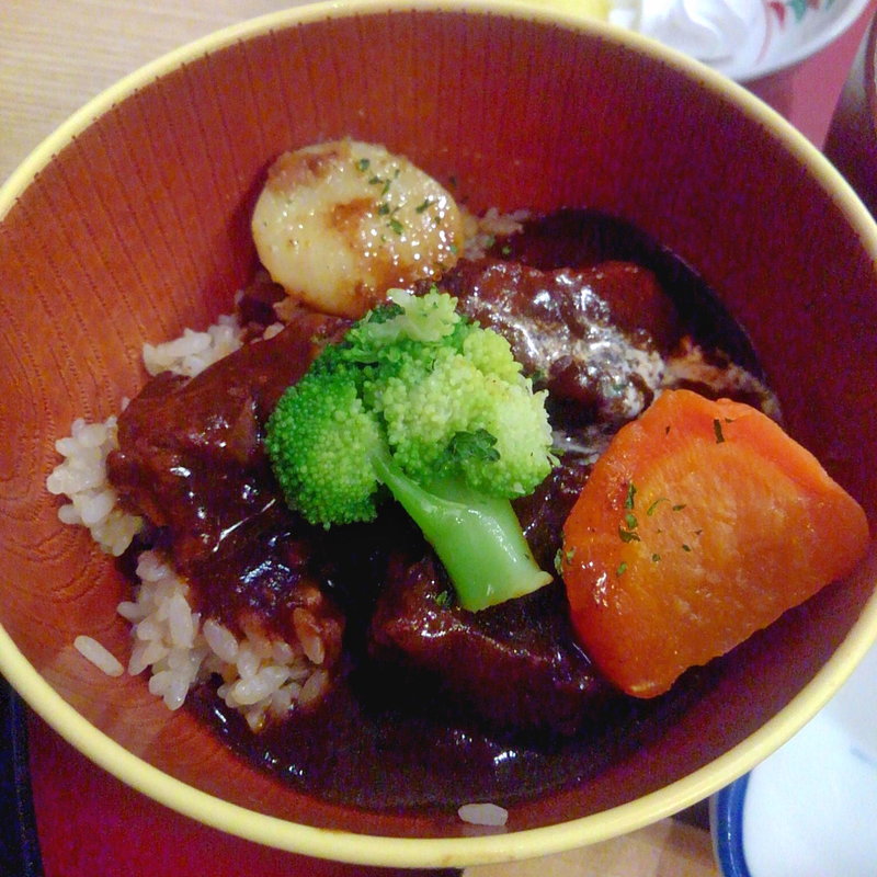 秋田由利牛ビーフシチュー丼(道の駅　岩城　レストラン　はまなす )