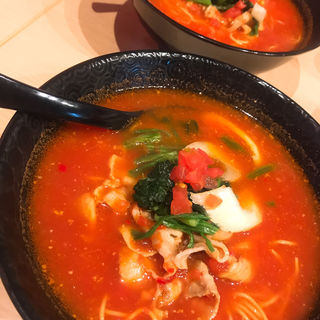 トマトラーメン(元祖トマトラーメンと辛麺と元祖トマトもつ鍋 三味(333) 十日えびす店)