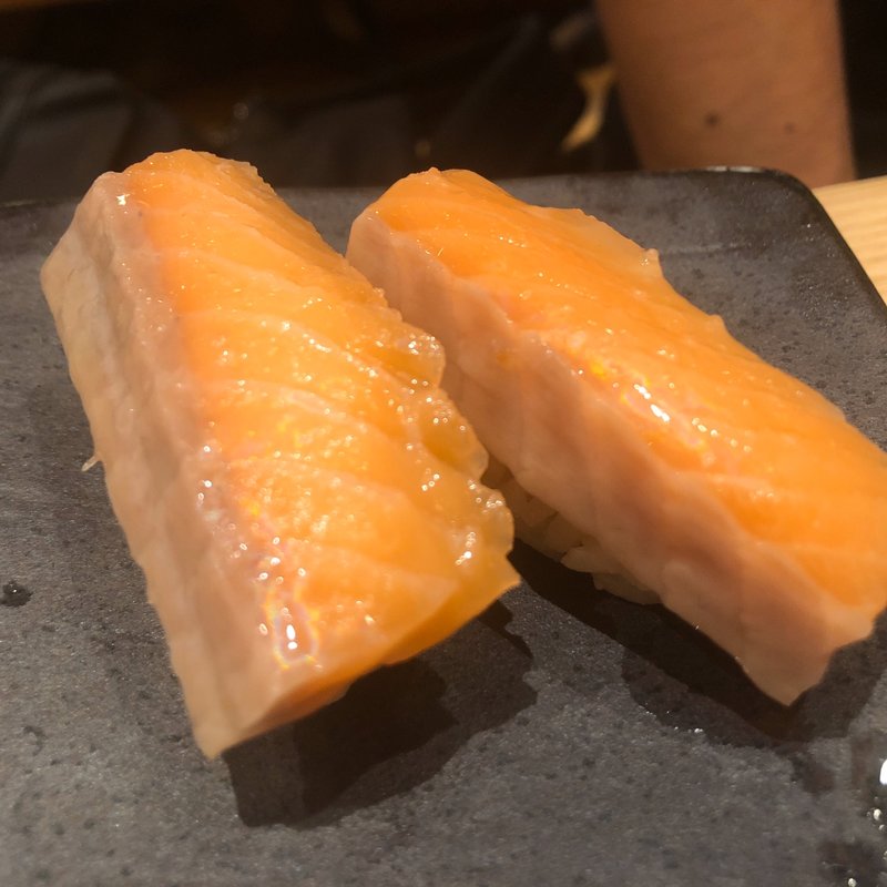 飲めるサーモン(鮨・酒・肴 杉玉 神楽坂)