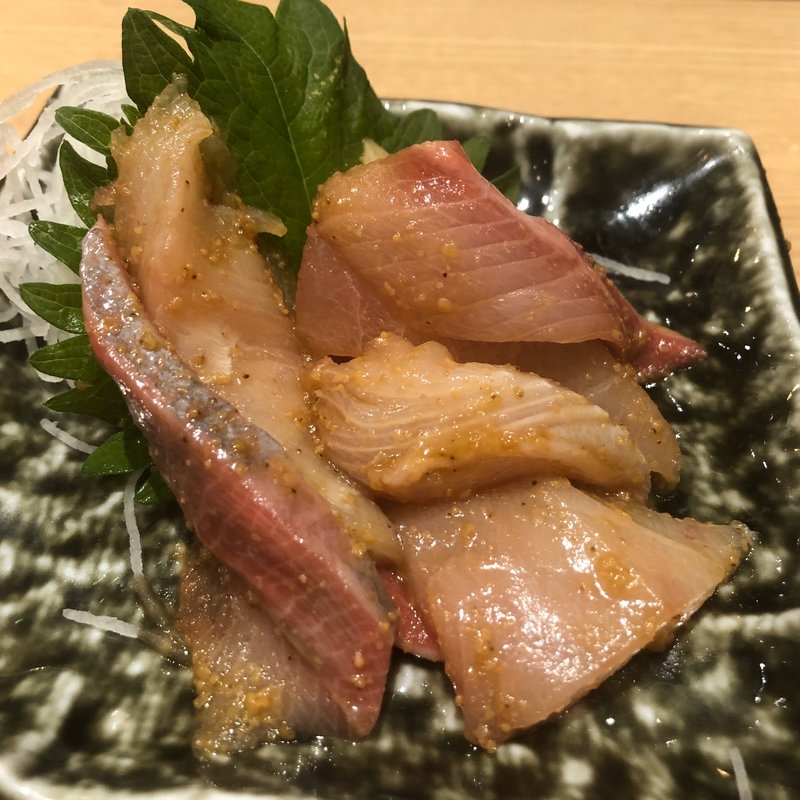 ハマチの胡麻醤油和え(鮨・酒・肴 杉玉 神楽坂)