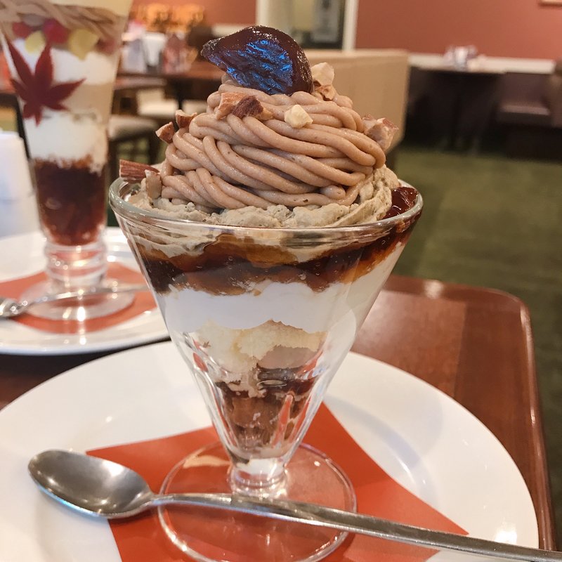 渋川栗とほうじ茶のモンブランパフェ(ロイヤルホスト音羽店)