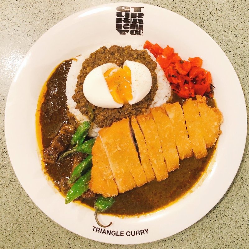 3種あいがけ（カツ、ビーフ、キーマ）(TRIANGLE CURRY)
