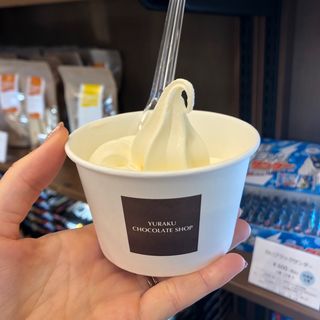 バニラソフトクリーム(ユウラクセイカ 有楽製菓東京工場直売店 )