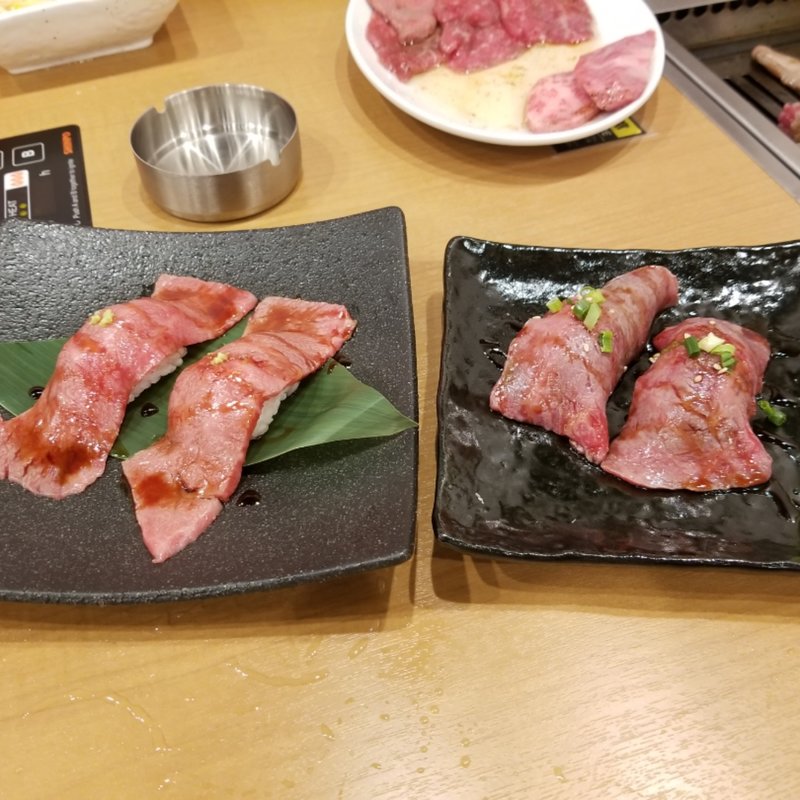 牛トロの握り(焼肉成)