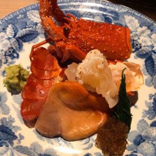 刺身ー伊勢海老、大分赤貝、ばくだいオカヒジキ、黄身醤油、デレフト皿(青草窠)