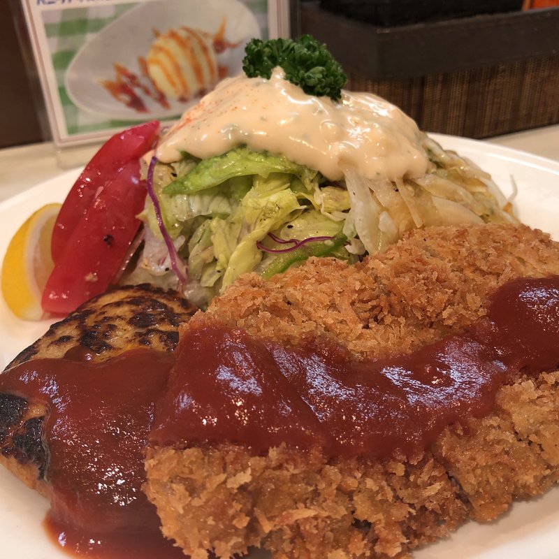 ハンバーグとビーフカツ(サラダの店 サンチョ)