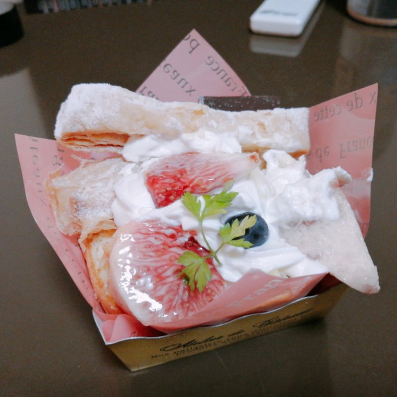 イチジクのロールケーキ(パティスリーガロパン)