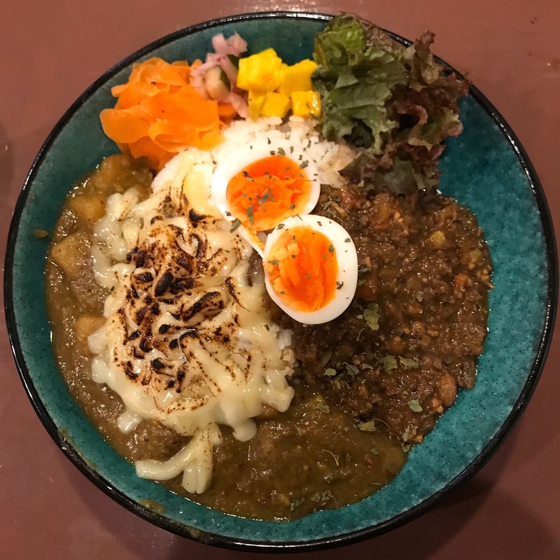 愛がけカレー(玉子+150、チーズ+100)(2FACECURRY)