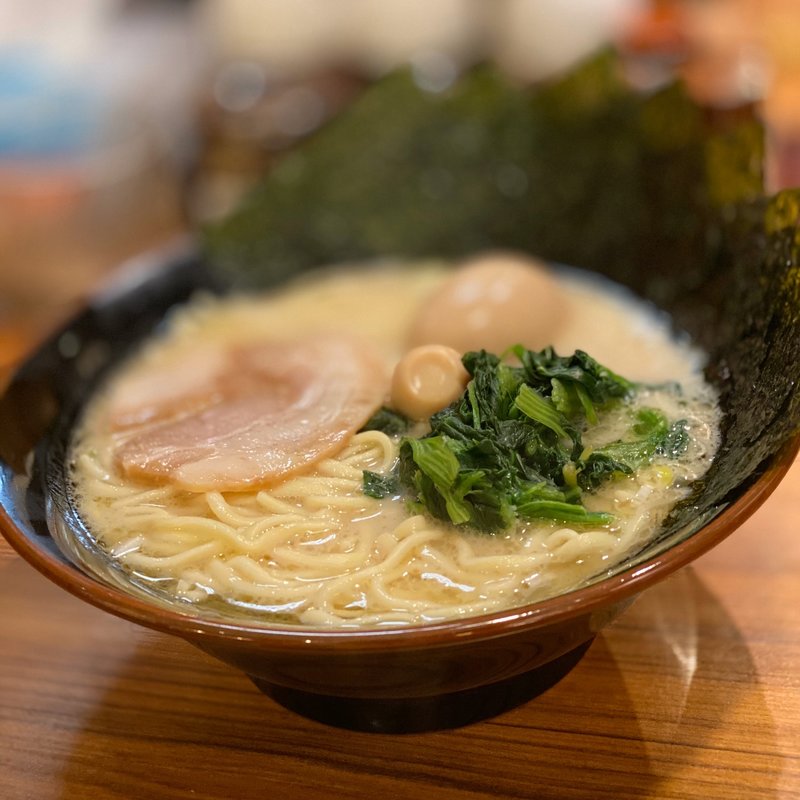 ラーメン(横浜家系ラーメン 横浜道 新宿西口店)