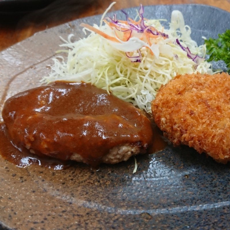 ハンバーグとポテトコロッケ(あらき )