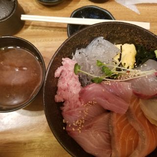 海鮮丼(ひびの食堂)