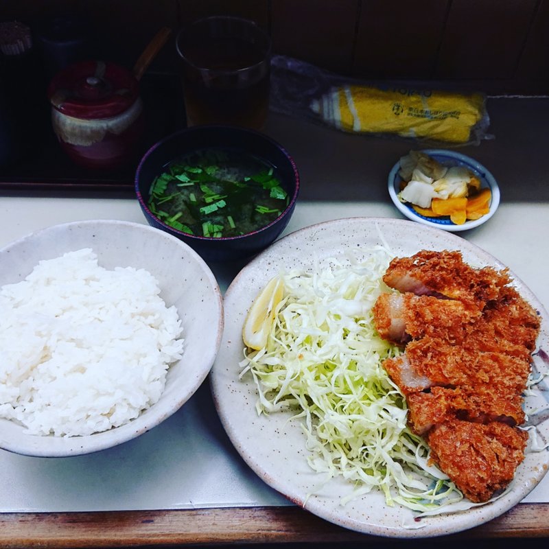 ロースかつ定食(とんかつ繁)