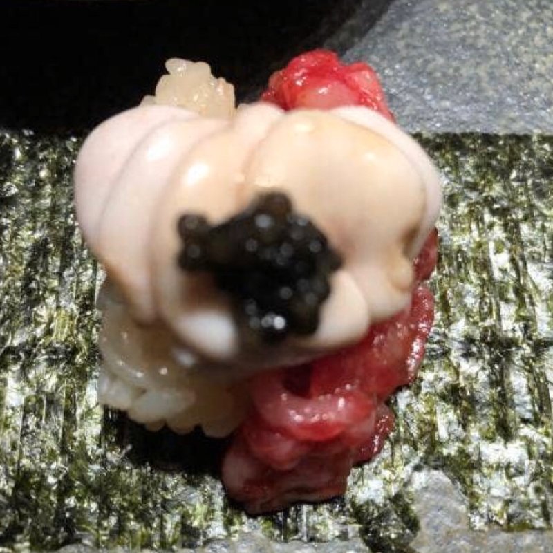 赤身肉・白子・キャビアの手巻(USHIGORO S. Nishiazabu)