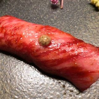 牛肉の炙り寿司(USHIGORO S)