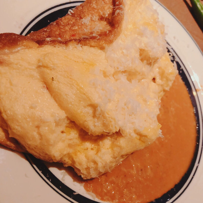 ズワイガニのスフレオムレツ  エビのクリームソース(ビストロ222)