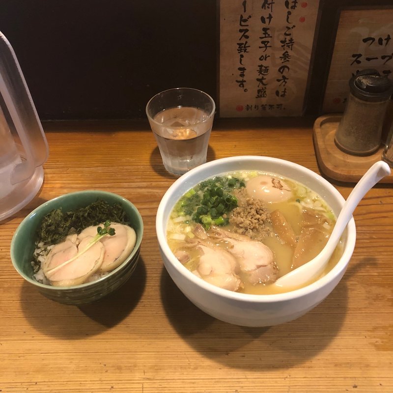 白湯ラーメン大盛 全部乗せ(鶏の穴)