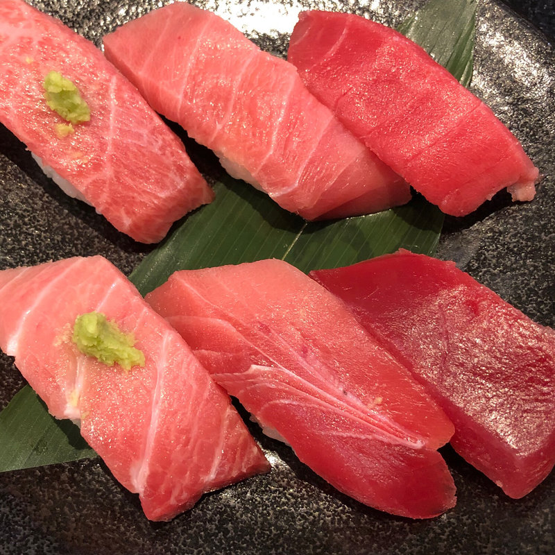 本マグロ・インドマグロの食べ比べ(にぎり長次郎 楠葉店)