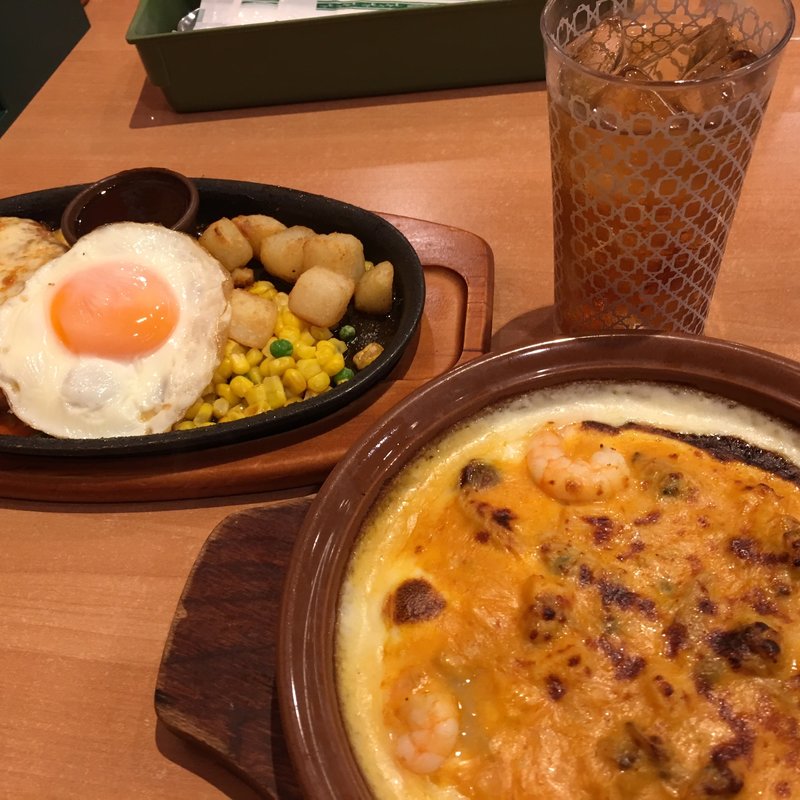 イタリアンハンバーグとエビとイカのドリア(サイゼリヤ 両国駅前店)