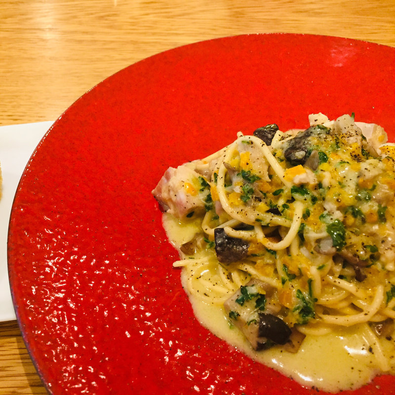 キノコと桜姫鶏のクリームスパゲッティ(ポルタフォルトゥーナ マツオ)