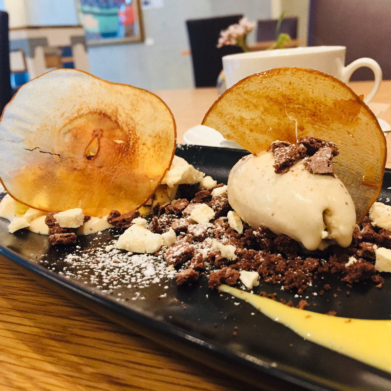 梨のタルトと紅茶のジェラート(ポルタフォルトゥーナ マツオ)