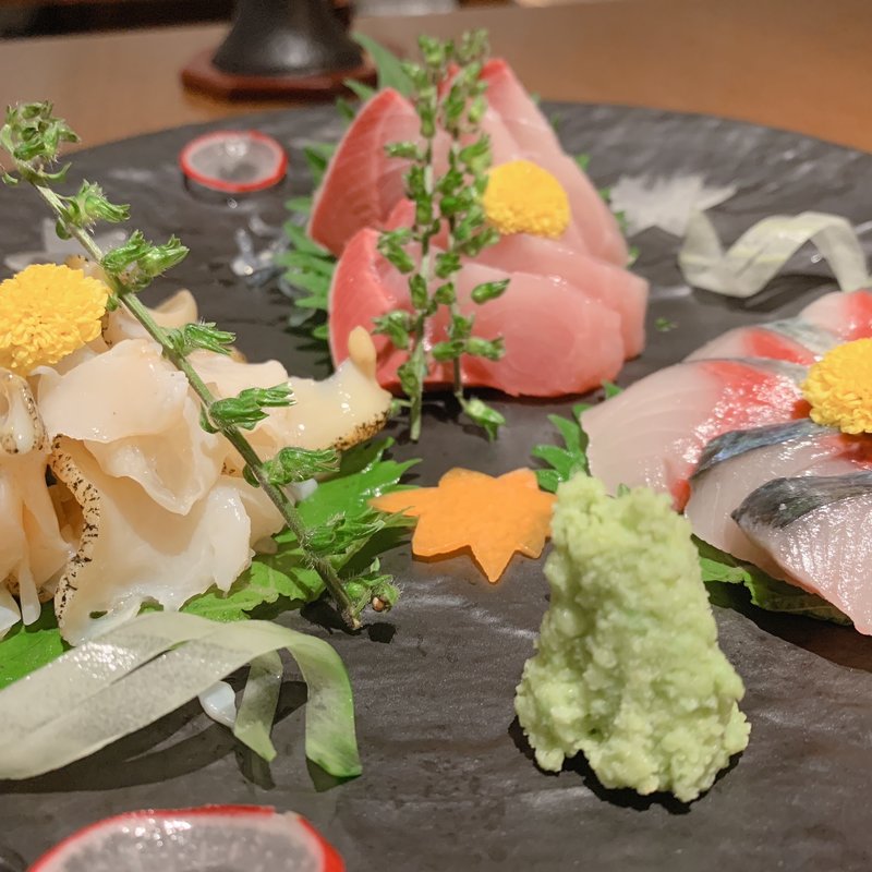 刺身盛り合せ　さば、ぶり、つぶ貝(旬菜やまぐち)