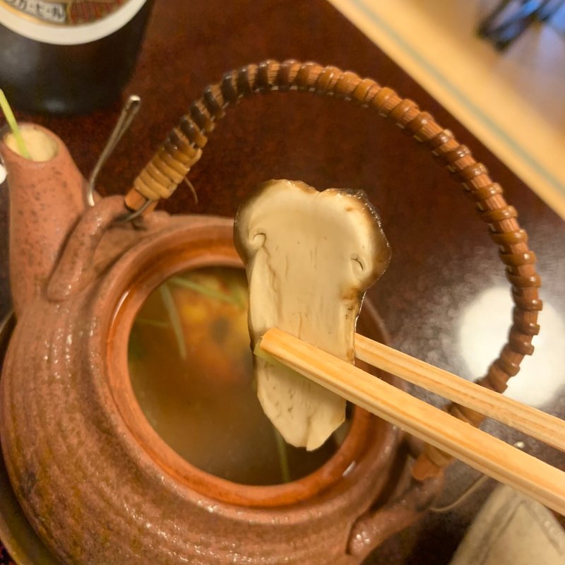 松茸の土瓶蒸し(夜がらす山荘　長多喜 （ながたき）)