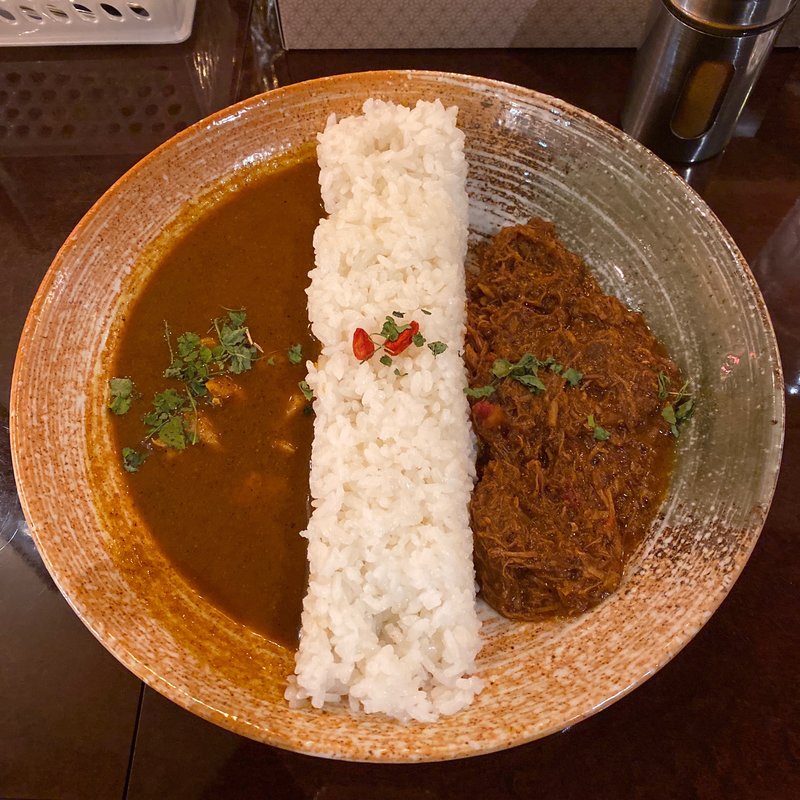 2種の合いがけ薬膳カレー(麻布十番 BAR 新海)