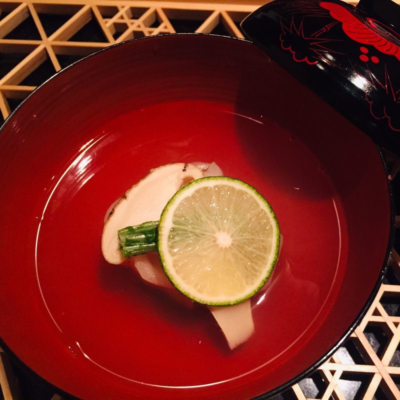 たか海老と月日貝のラビオリ包みと早松のお吸い物(魚会 )