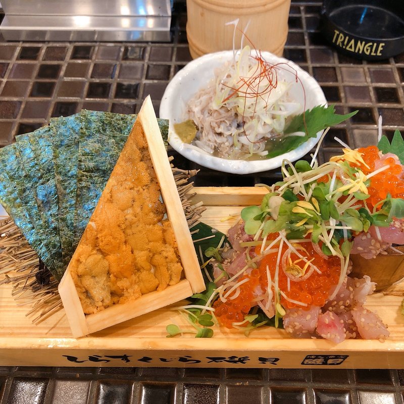 (浜焼き串揚げ角打ち　しらすくじら)