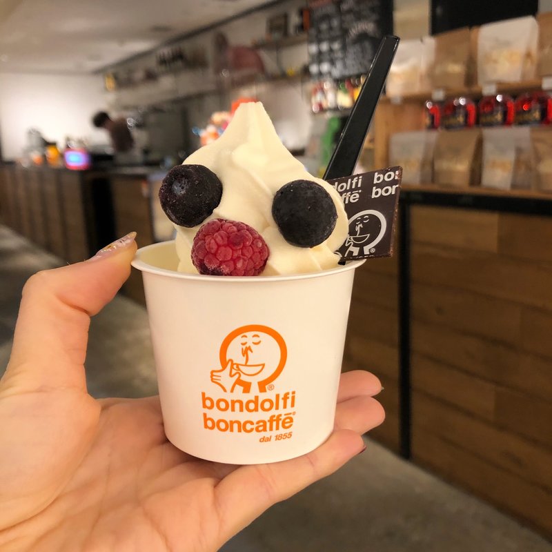 バニラソフト　カップ(ボンドルフィ ボンカフェ （BONDOLFIBONCAFFE）)