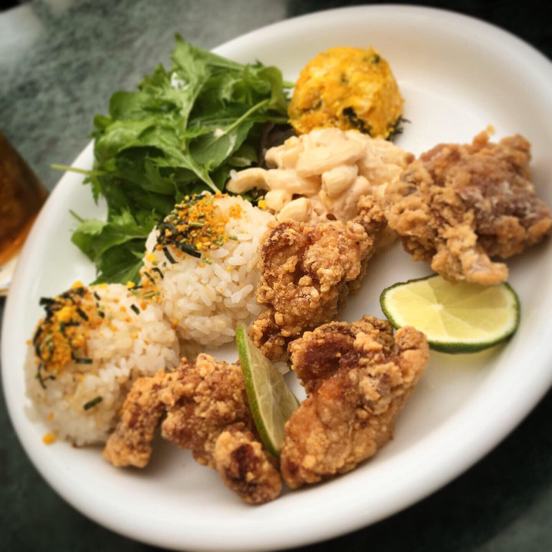 モチコ・フライドチキンプレート(アロハテーブル 赤坂)