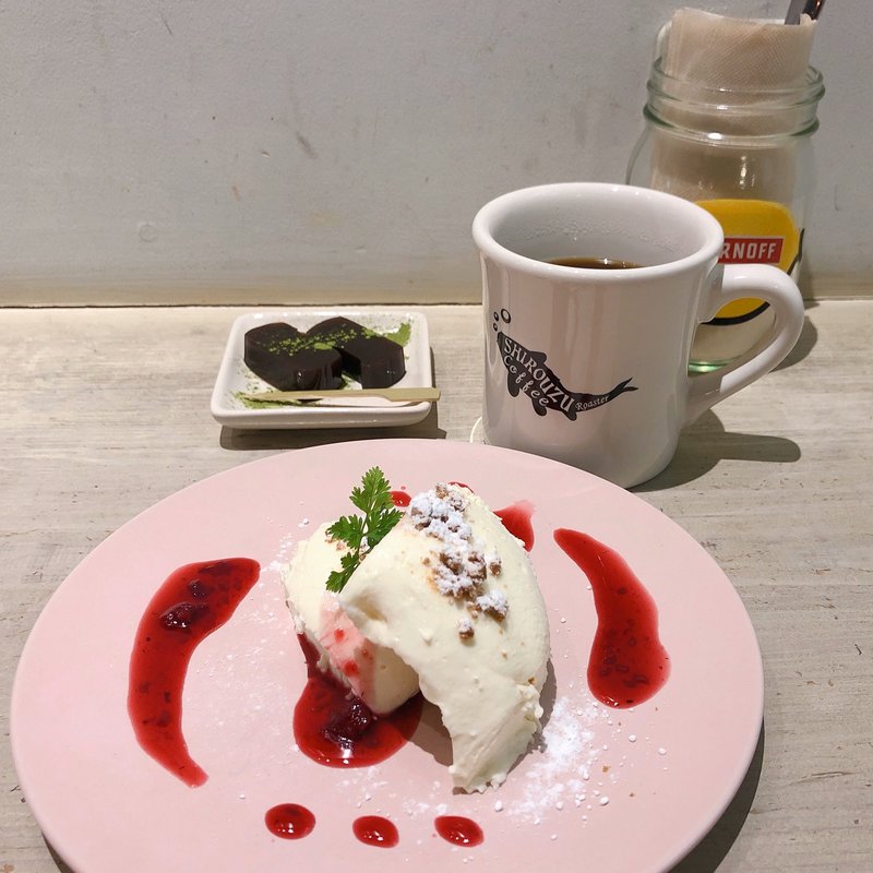 レアチーズケーキ。(シロウズ コーヒー)