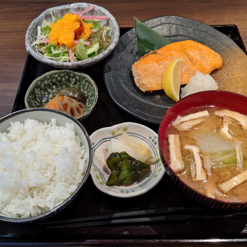焼魚定食（鮭）(米酒場そう)
