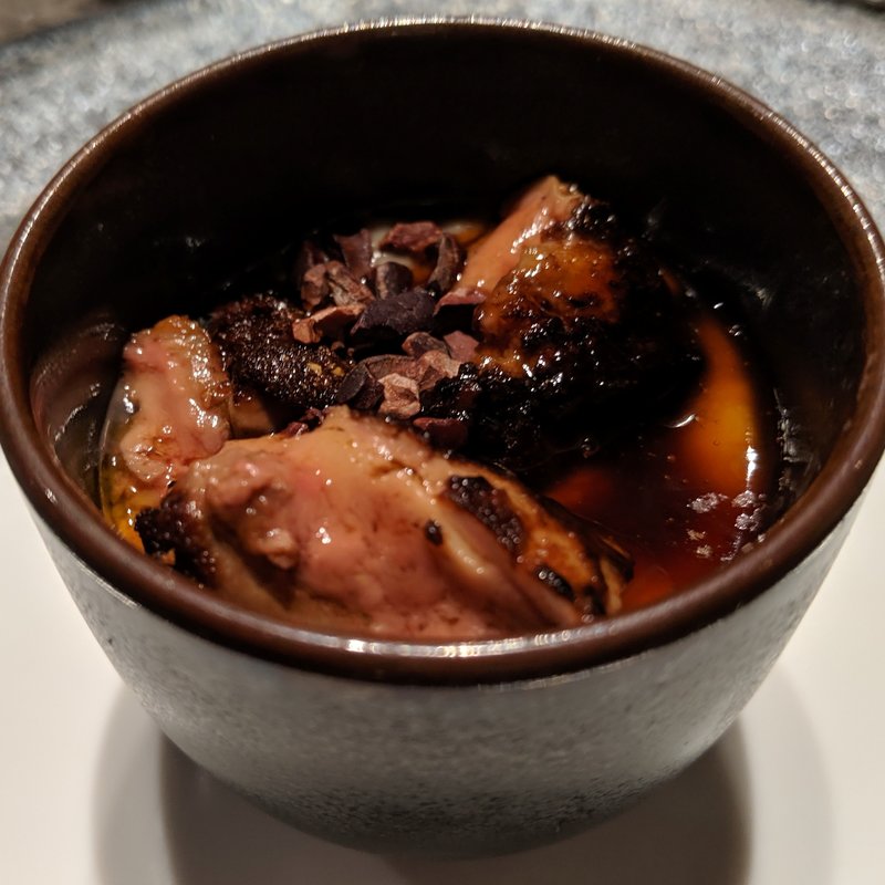 フォアグラのソテー、カカオニブ(ete)