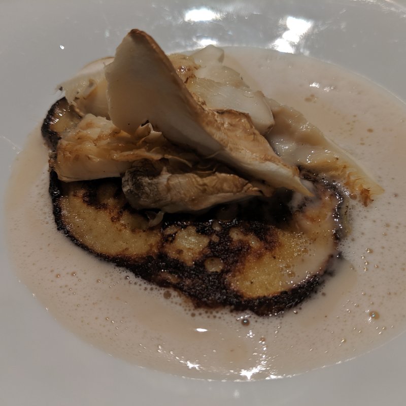 サンマとジャガイモのクレープ、松茸、ベーコンソース(ete)