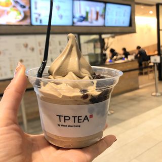 タピオカほうじ茶ソフトクリーム(TP TEA)