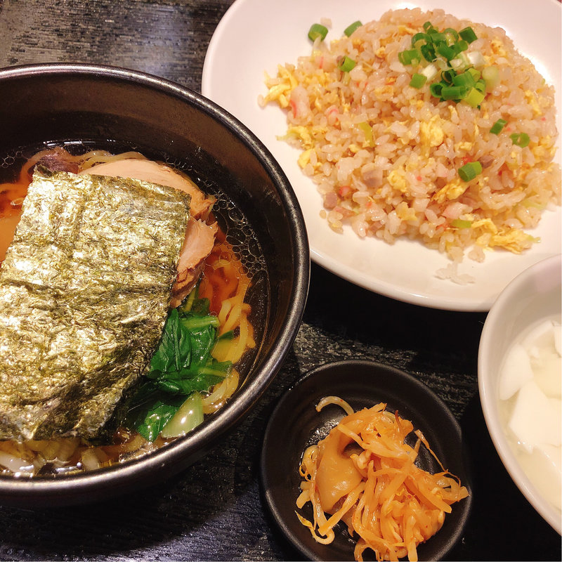 ラーメン炒飯ハーフセット(新宿 秀山)