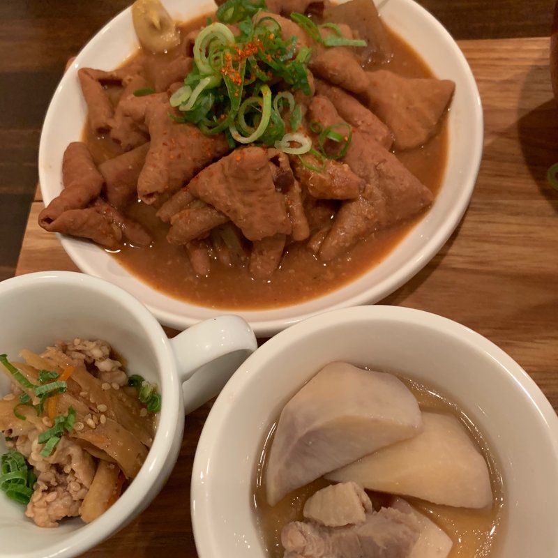 ホルモン煮込み定食(ゆうひ食堂)