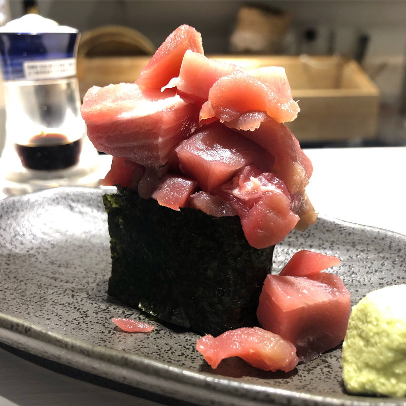 マグロ山盛り軍艦(一花星)