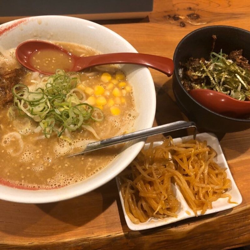 とんこつみそラーメン(塩豚骨 らー麺 雄 石橋店)