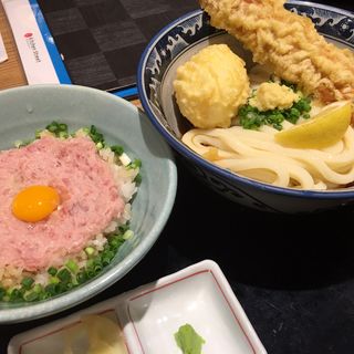 冷やしちくわ天玉うどん・ネギトロ丼(杵屋 八重洲北口店 （キネヤ）)