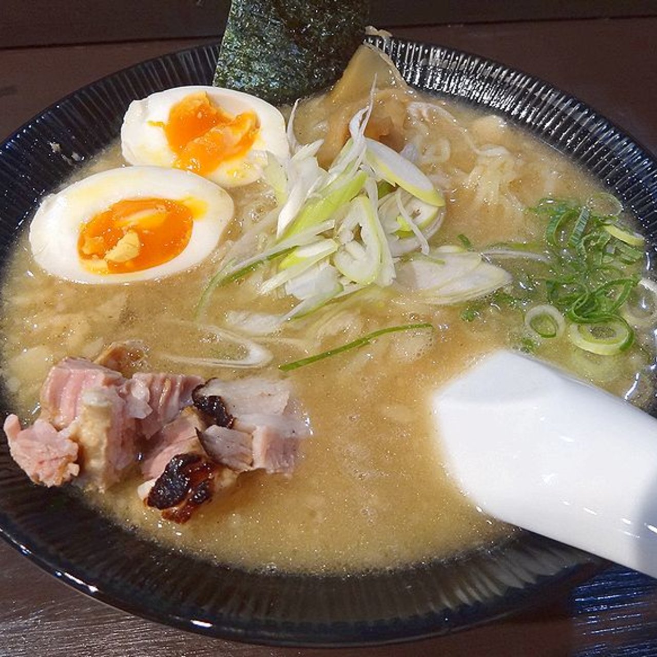 焼きあご濃厚味玉らーめん 飛魚だし豚骨ラーメン 紀久や の口コミ一覧 おいしい一皿が集まるグルメコミュニティサービス Sarah